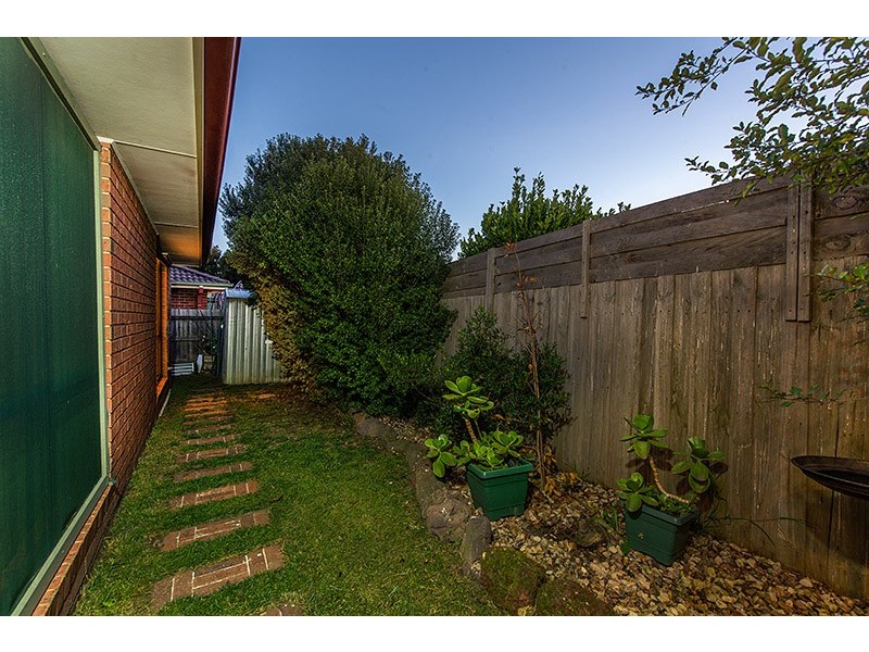 4 Gowrie Place, Cranbourne West VIC 3977
