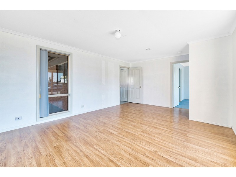 12 Greenmantle Close, Cranbourne West VIC 3977