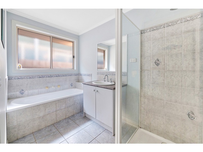 12 Greenmantle Close, Cranbourne West VIC 3977