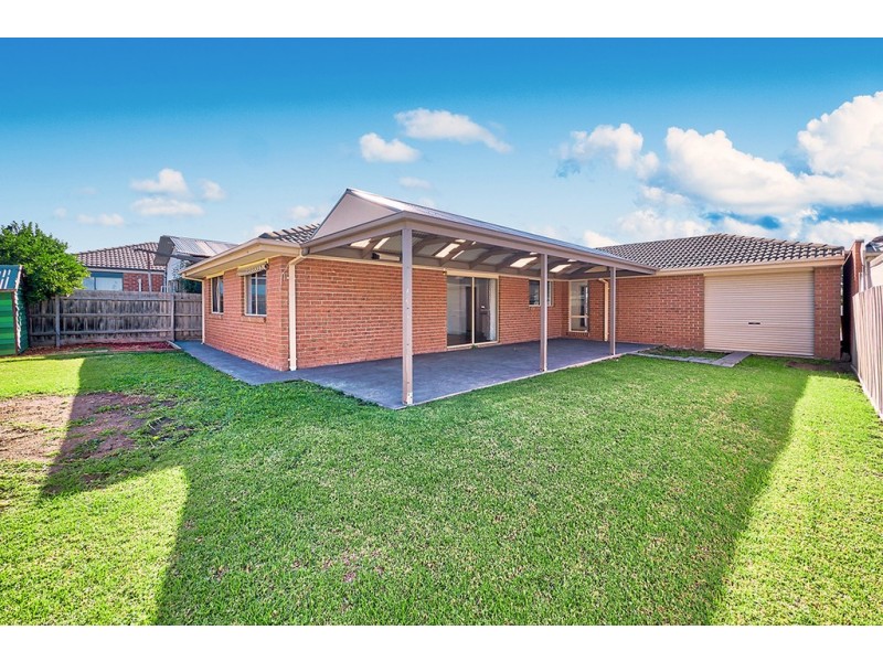 12 Greenmantle Close, Cranbourne West VIC 3977