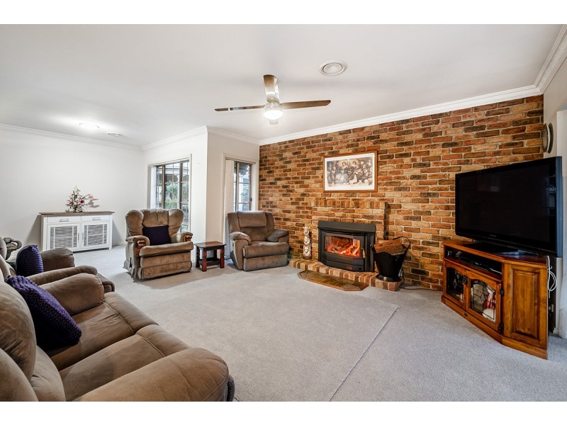 11 Kibo Court, Cranbourne North VIC 3977