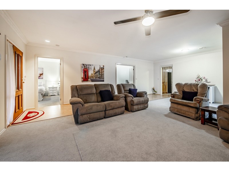 11 Kibo Court, Cranbourne North VIC 3977