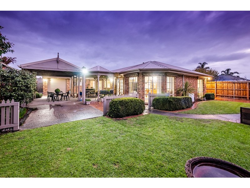 11 Kibo Court, Cranbourne North VIC 3977