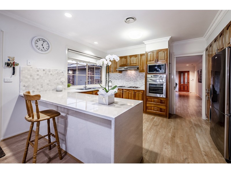 11 Kibo Court, Cranbourne North VIC 3977