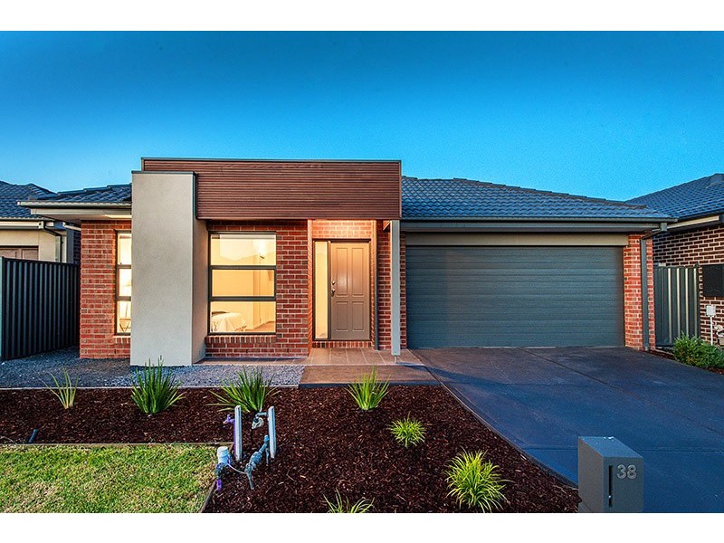 38 Quattro Avenue, Cranbourne East VIC 3977