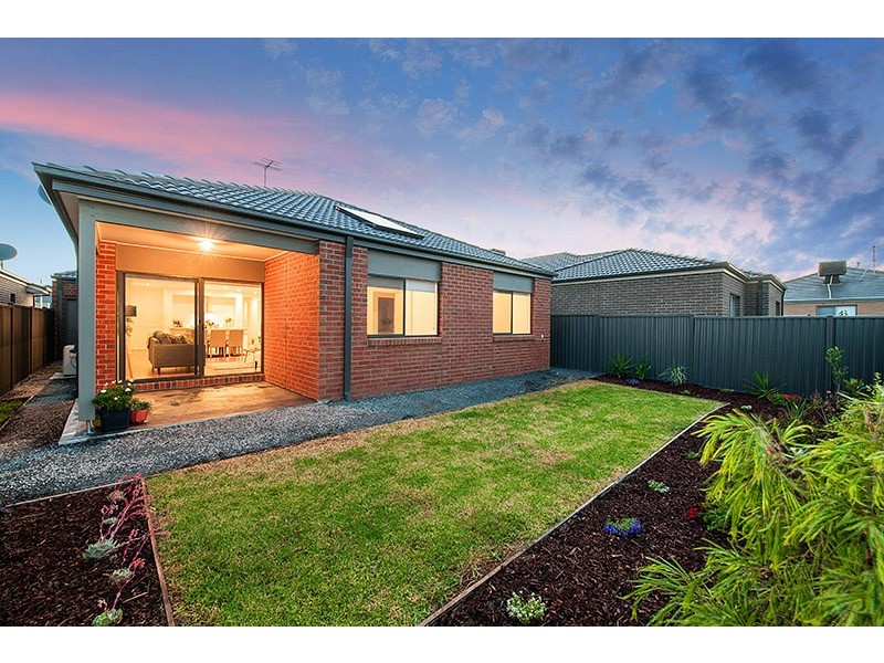 38 Quattro Avenue, Cranbourne East VIC 3977