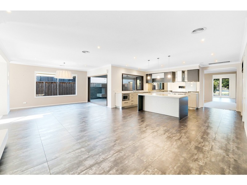 12 Waterbury Street, Cranbourne VIC 3977