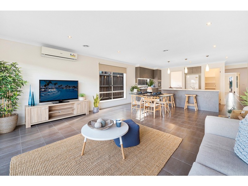 45 Chantenay Parade, Cranbourne North VIC 3977