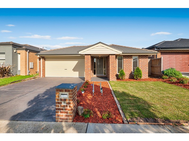 45 Chantenay Parade, Cranbourne North VIC 3977
