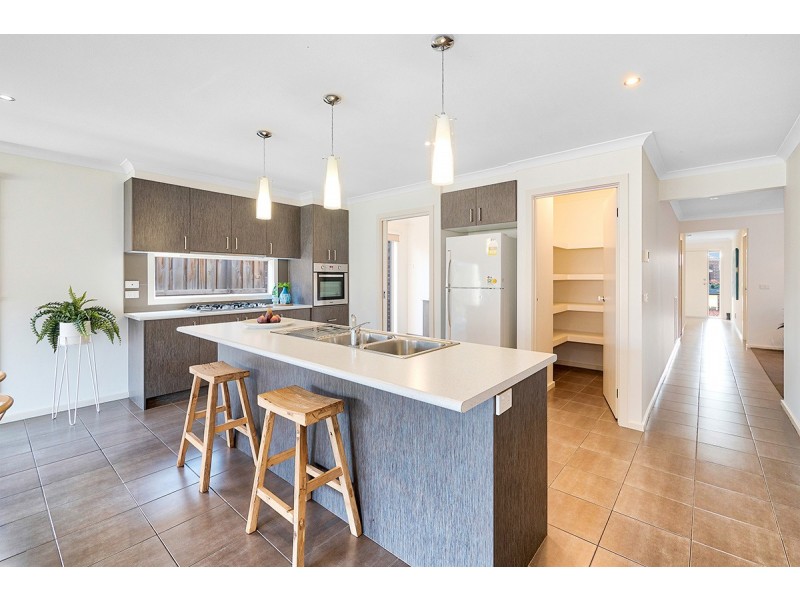 45 Chantenay Parade, Cranbourne North VIC 3977