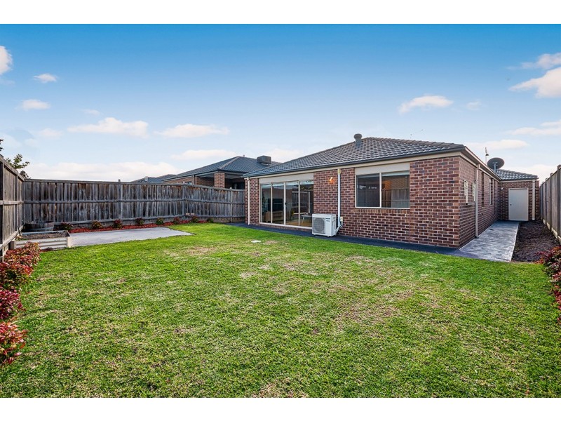 45 Chantenay Parade, Cranbourne North VIC 3977