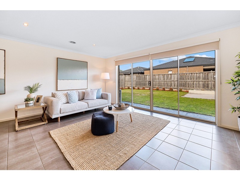 45 Chantenay Parade, Cranbourne North VIC 3977