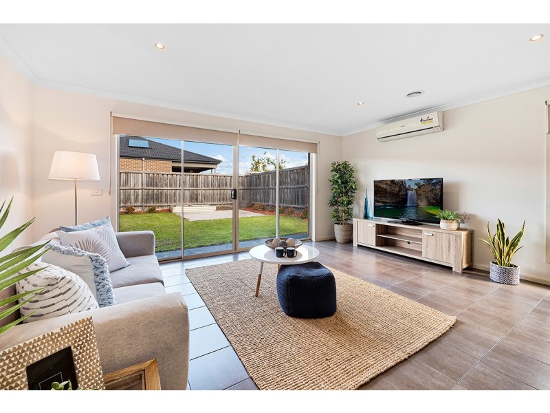 45 Chantenay Parade, Cranbourne North VIC 3977