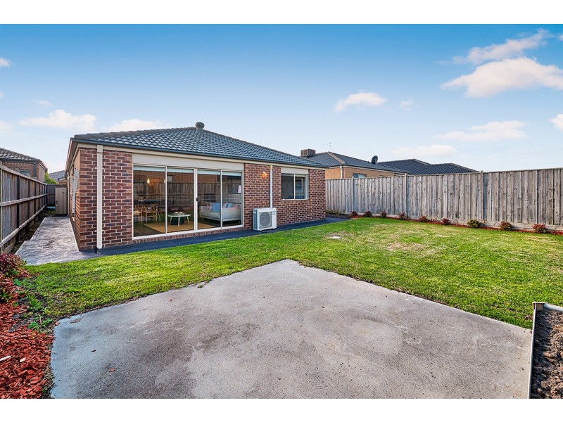 45 Chantenay Parade, Cranbourne North VIC 3977