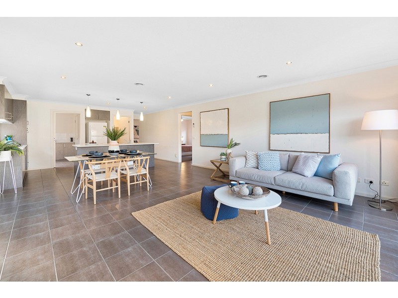 45 Chantenay Parade, Cranbourne North VIC 3977