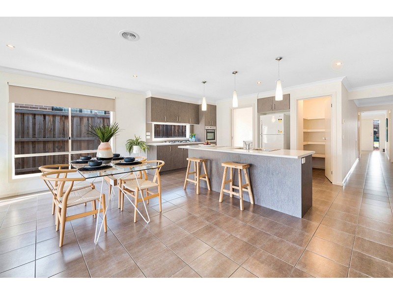 45 Chantenay Parade, Cranbourne North VIC 3977