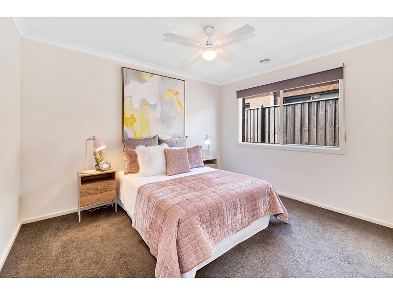 45 Chantenay Parade, Cranbourne North VIC 3977