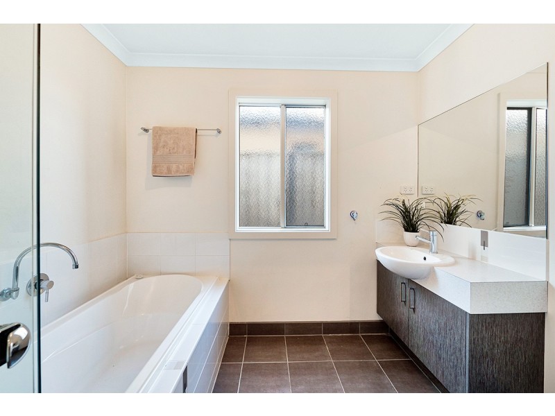 45 Chantenay Parade, Cranbourne North VIC 3977