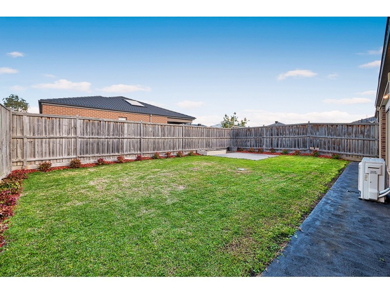 45 Chantenay Parade, Cranbourne North VIC 3977