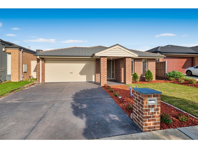 45 Chantenay Parade, Cranbourne North VIC 3977