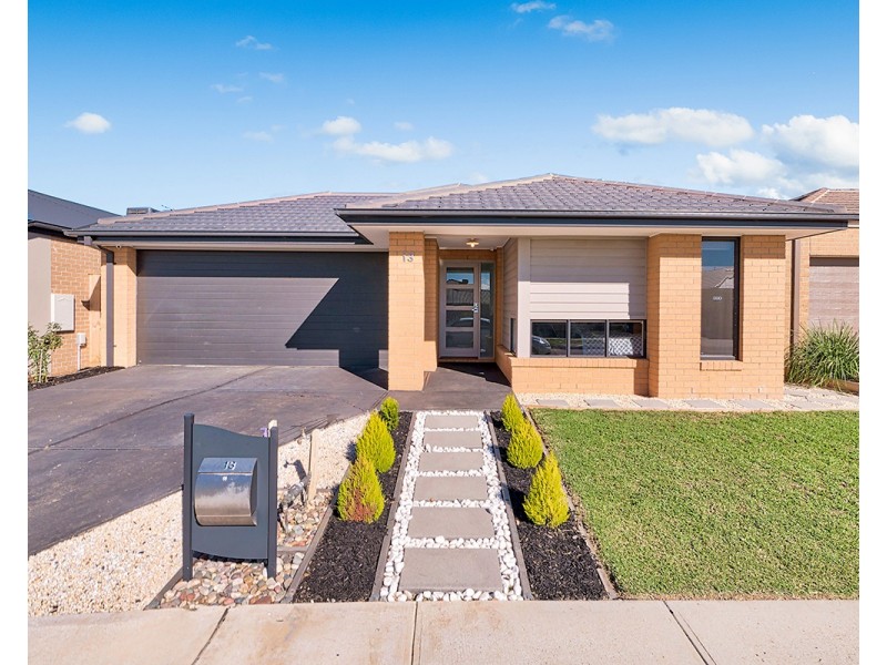 13 Greenglade Way, Cranbourne East VIC 3977