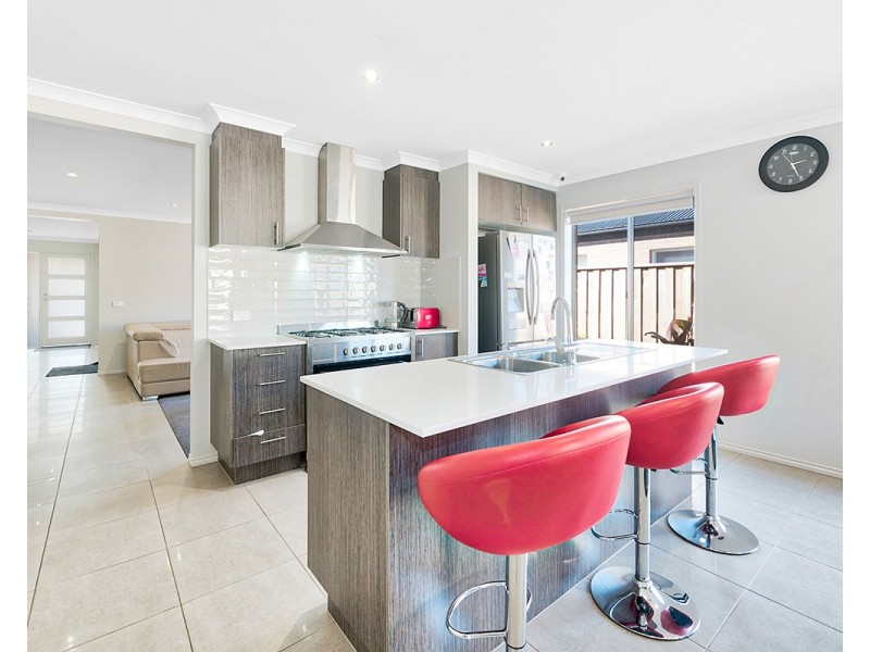 13 Greenglade Way, Cranbourne East VIC 3977