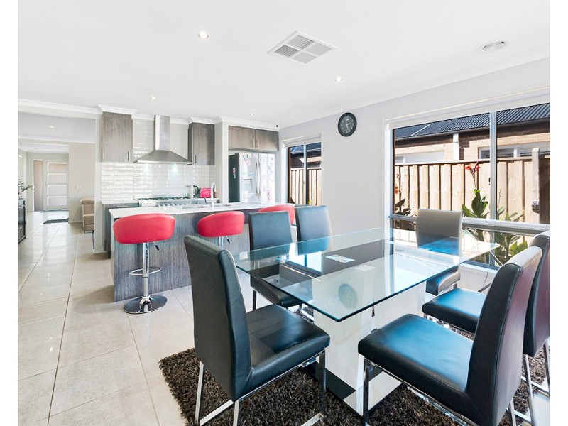 13 Greenglade Way, Cranbourne East VIC 3977