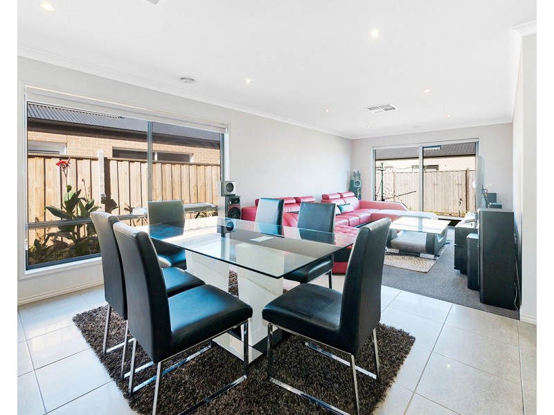 13 Greenglade Way, Cranbourne East VIC 3977