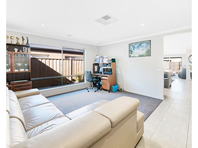 13 Greenglade Way, Cranbourne East VIC 3977