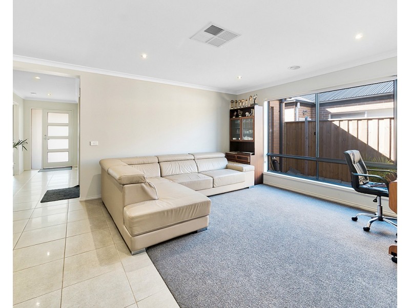 13 Greenglade Way, Cranbourne East VIC 3977