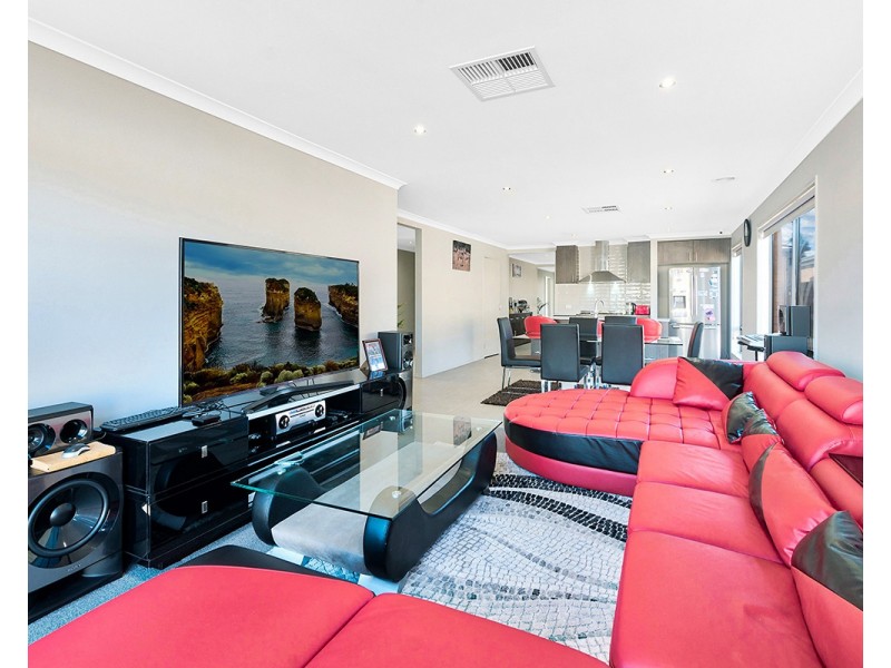 13 Greenglade Way, Cranbourne East VIC 3977