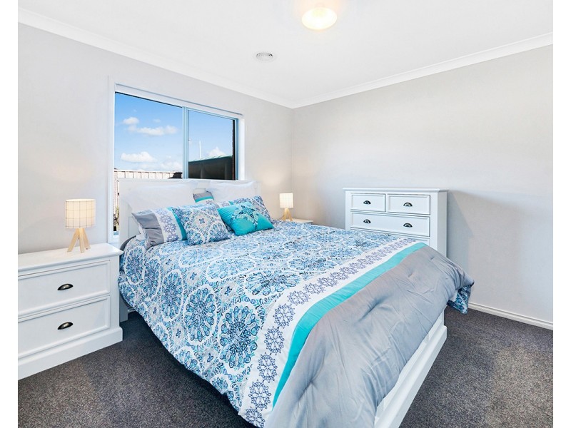 13 Greenglade Way, Cranbourne East VIC 3977