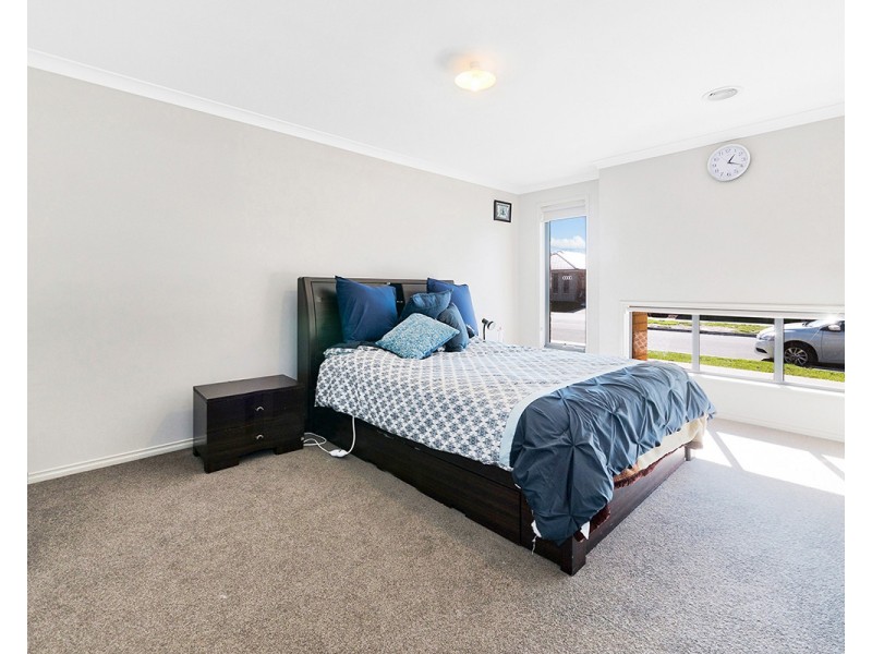 13 Greenglade Way, Cranbourne East VIC 3977