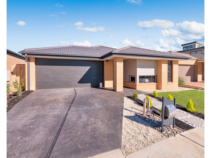 13 Greenglade Way, Cranbourne East VIC 3977