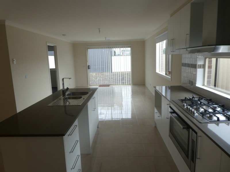 20 Debra Avenue, Pakenham VIC 3810