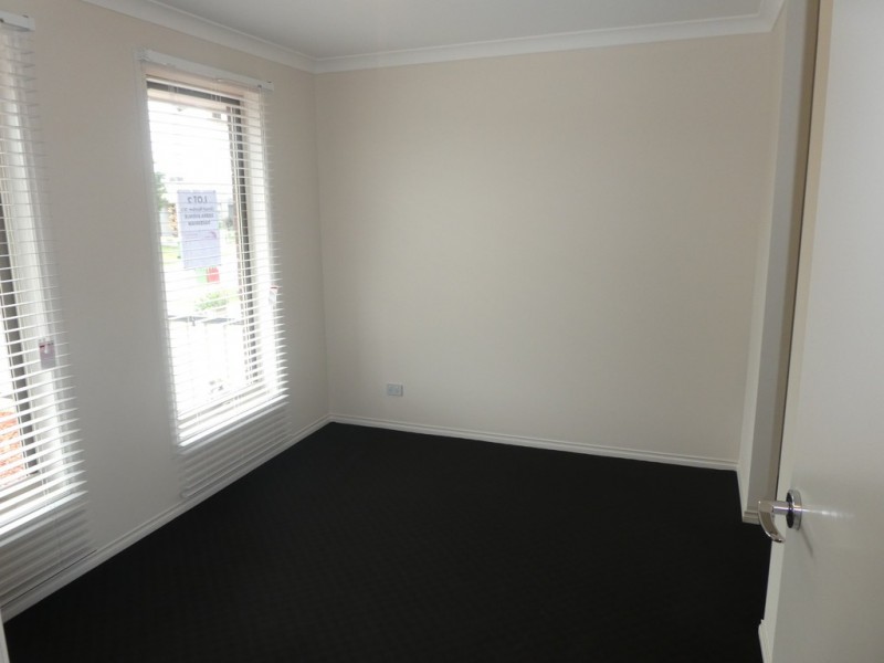 20 Debra Avenue, Pakenham VIC 3810