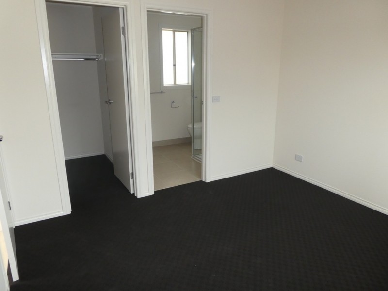 20 Debra Avenue, Pakenham VIC 3810