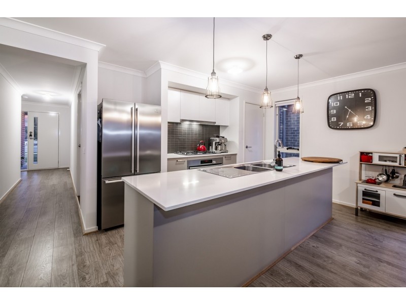 68 Quarters Boulevard, Cranbourne West VIC 3977