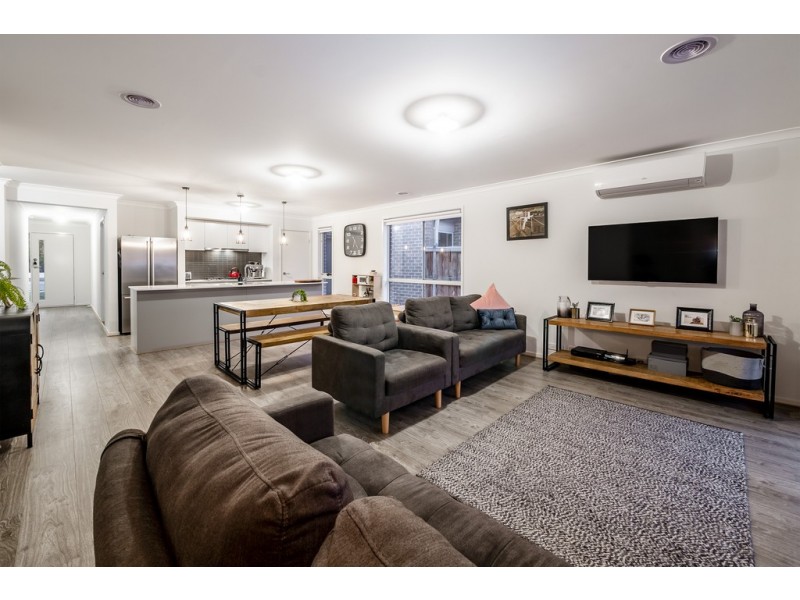 68 Quarters Boulevard, Cranbourne West VIC 3977