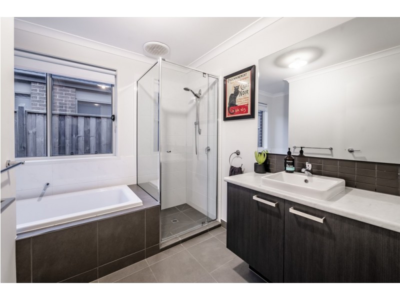 68 Quarters Boulevard, Cranbourne West VIC 3977