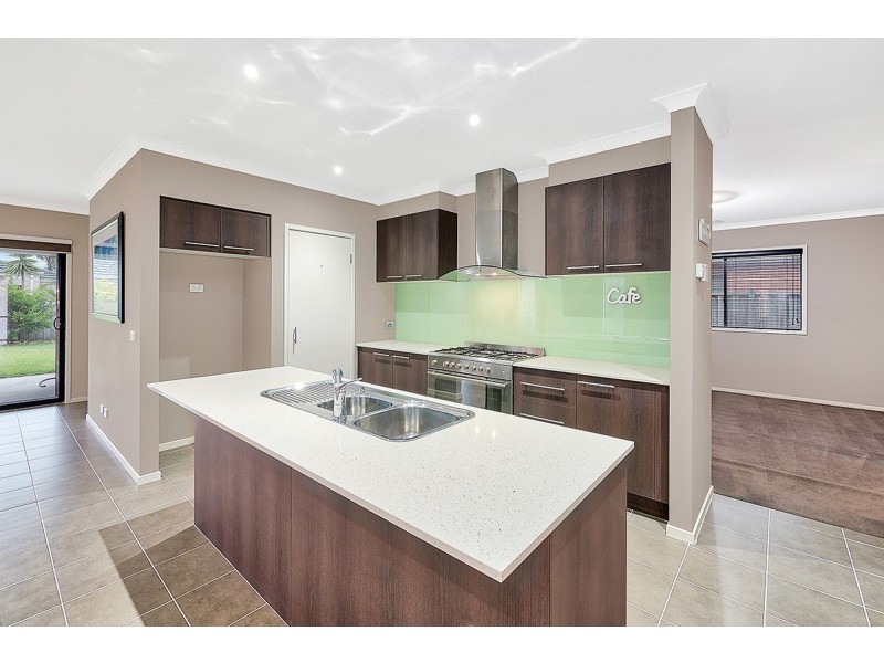 6 Beechwood Drive, Lyndhurst VIC 3975