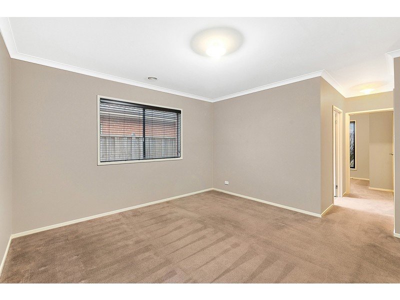 6 Beechwood Drive, Lyndhurst VIC 3975