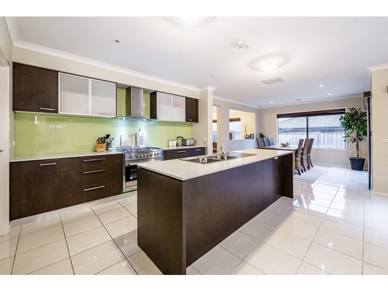 22 Alarah Boulevard, Cranbourne West VIC 3977