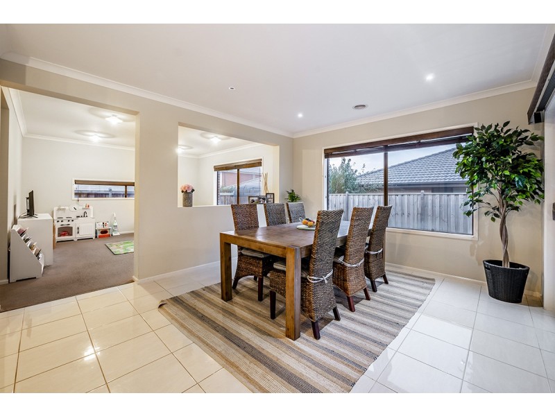 22 Alarah Boulevard, Cranbourne West VIC 3977