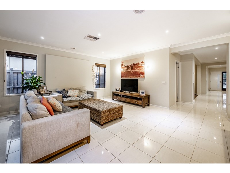 22 Alarah Boulevard, Cranbourne West VIC 3977