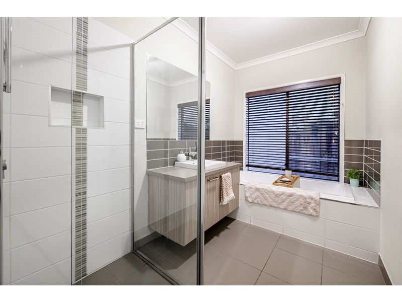 22 Alarah Boulevard, Cranbourne West VIC 3977