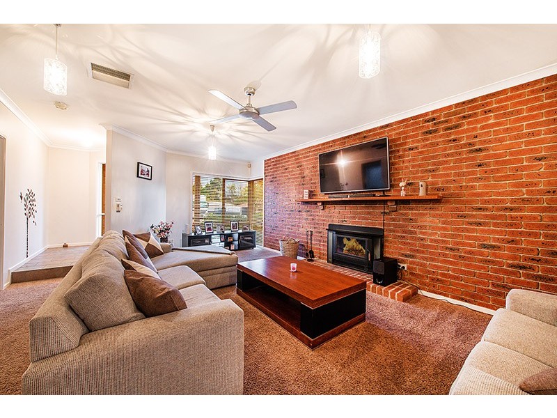 95 Lawless Drive, Cranbourne North VIC 3977
