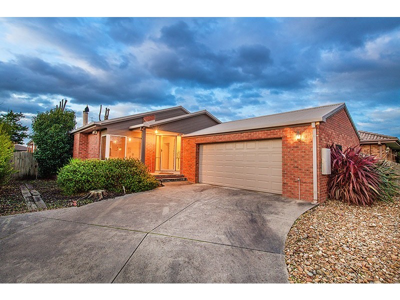 95 Lawless Drive, Cranbourne North VIC 3977