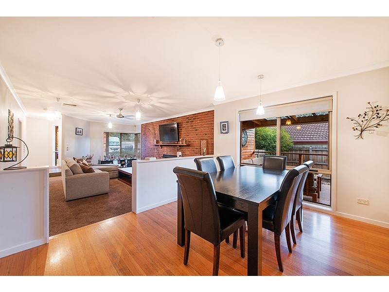 95 Lawless Drive, Cranbourne North VIC 3977