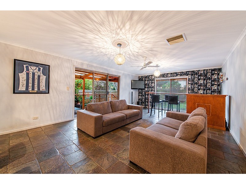 95 Lawless Drive, Cranbourne North VIC 3977